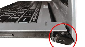 1-KERUSAKAN-ENGSEL-LAPTOP